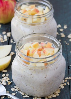 An easy recipe for Apple Cinnamon Overnight Oats. A healthy, make ahead breakfast for busy mornings!