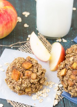 We love these Apple Pie Breakfast Cookies for quick breakfasts and snacks! Make a batch and store them in your freezer for busy days! | www.kristineskitchenblog.com
