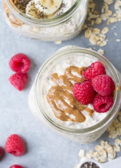High Protein Chia Almond Butter Overnight Oats are the ultimate healthy breakfast! I like to make this easy make ahead oatmeal when I do weekly food prep! | www.kristineskitchenblog.com