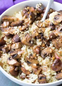 Balsamic Garlic Roasted Mushrooms and Quinoa. An easy holiday side dish recipe, plus ideas for make ahead lunch bowls! | www.kristineskitchenblog.com