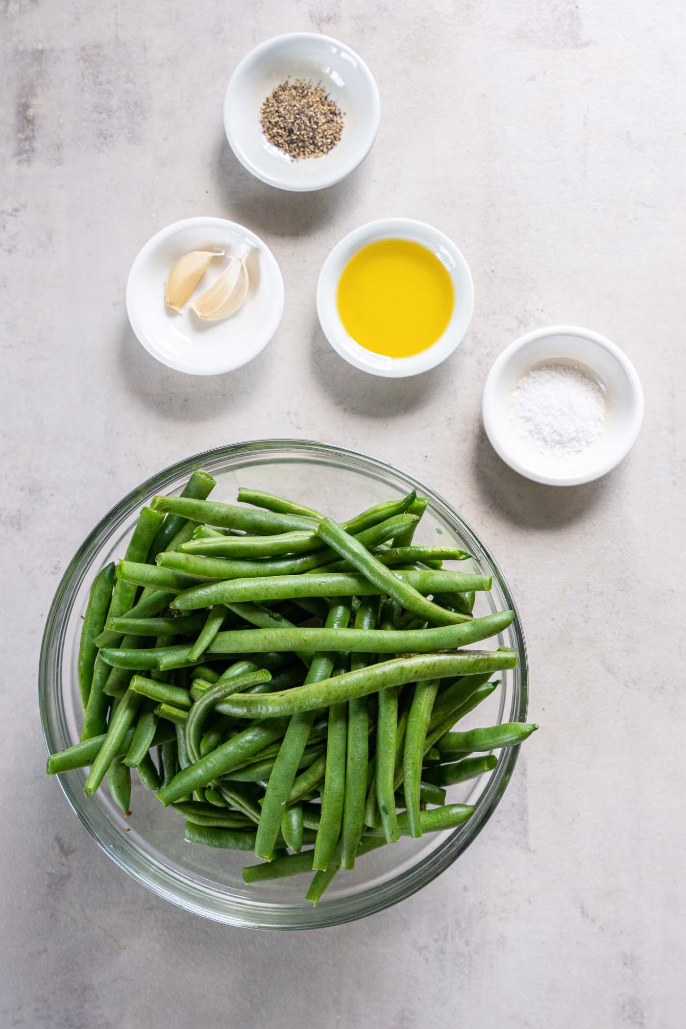 Ingredients for sauteed green beans recipe.