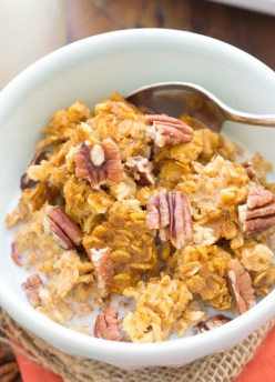 This Pumpkin Pecan Baked Oatmeal is a healthy, make-ahead breakfast. It's full of pumpkin spice and refined sugar free!