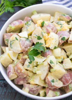 Red Potato Salad Recipe | Learn how to make a good potato salad! This no mayo red potato salad is my healthier version of the summer side dish! You can make this creamy red potato salad up to two days ahead.