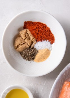 Smoked paprika, salt, garlic powder, dried thyme and brown sugar in a small bowl.