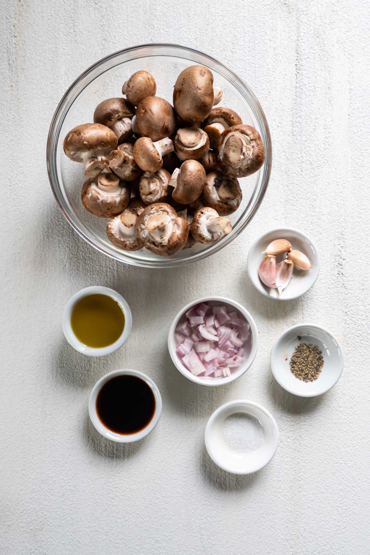 Ingredients for sauteed mushrooms recipe.