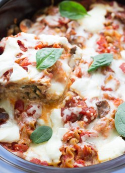 Slow Cooker Spinach Ricotta Lasagna. A healthier, vegetarian lasagna made easy in your crock pot!