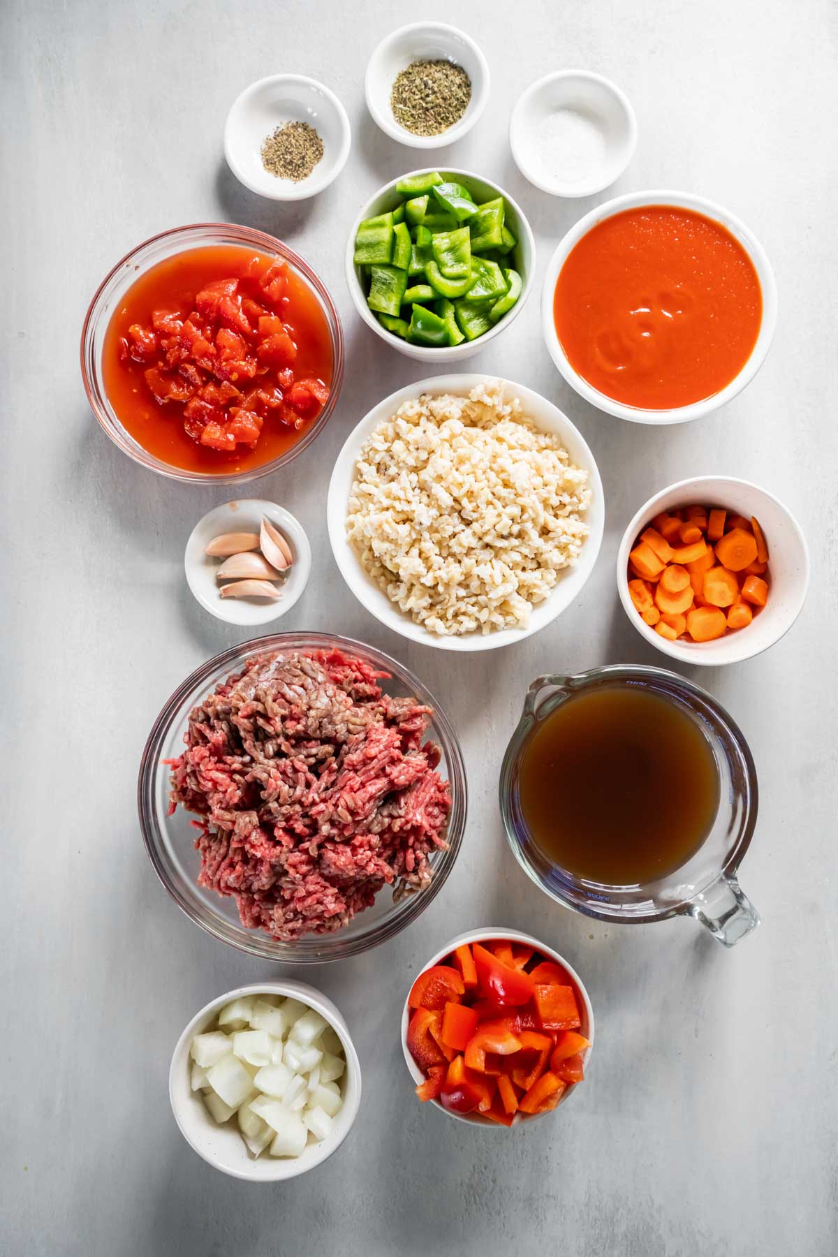 Ingredients for stuffed pepper soup recipe.